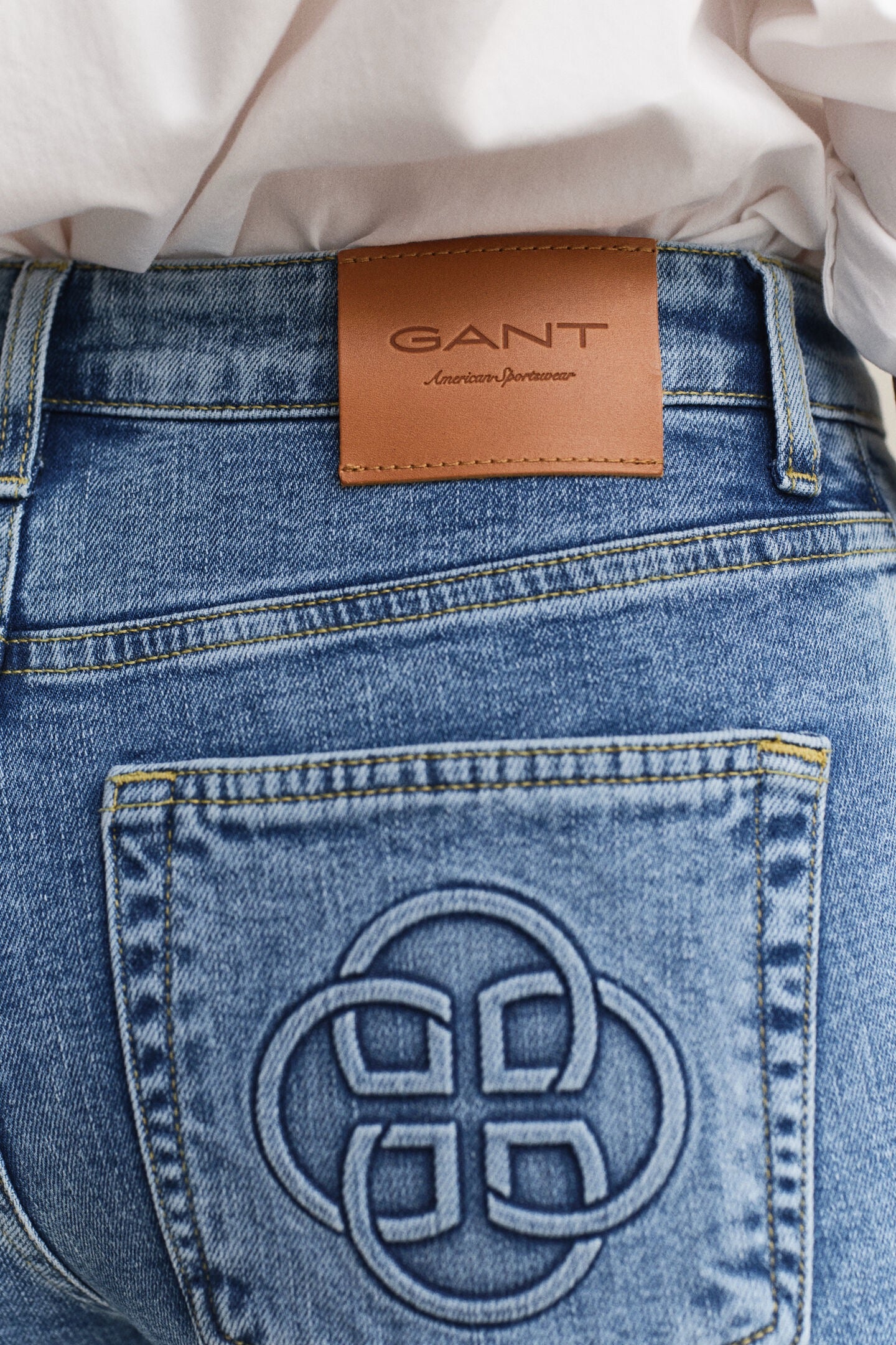 Jeans svasati con motivo Monogram gant