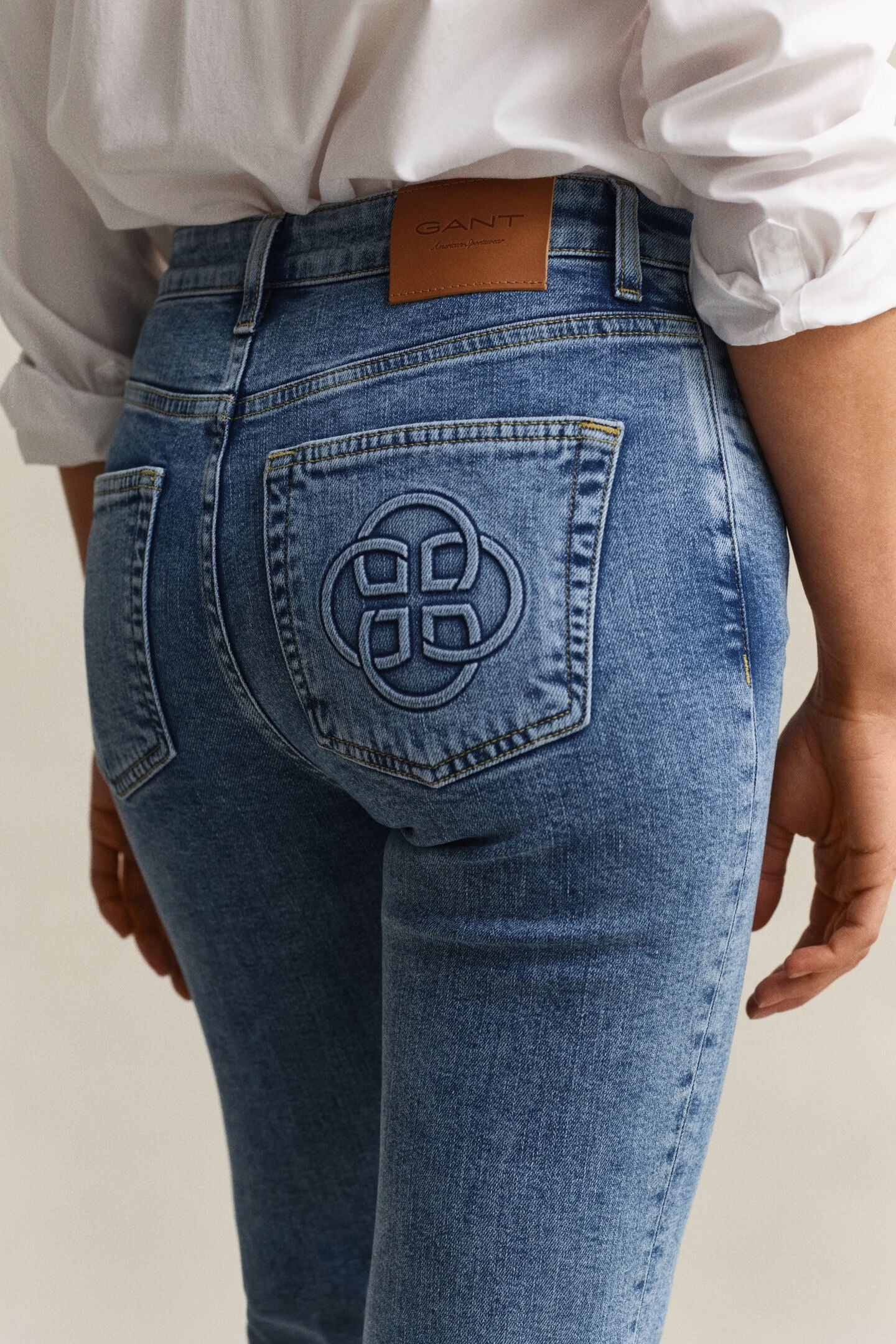 Jeans svasati con motivo Monogram gant