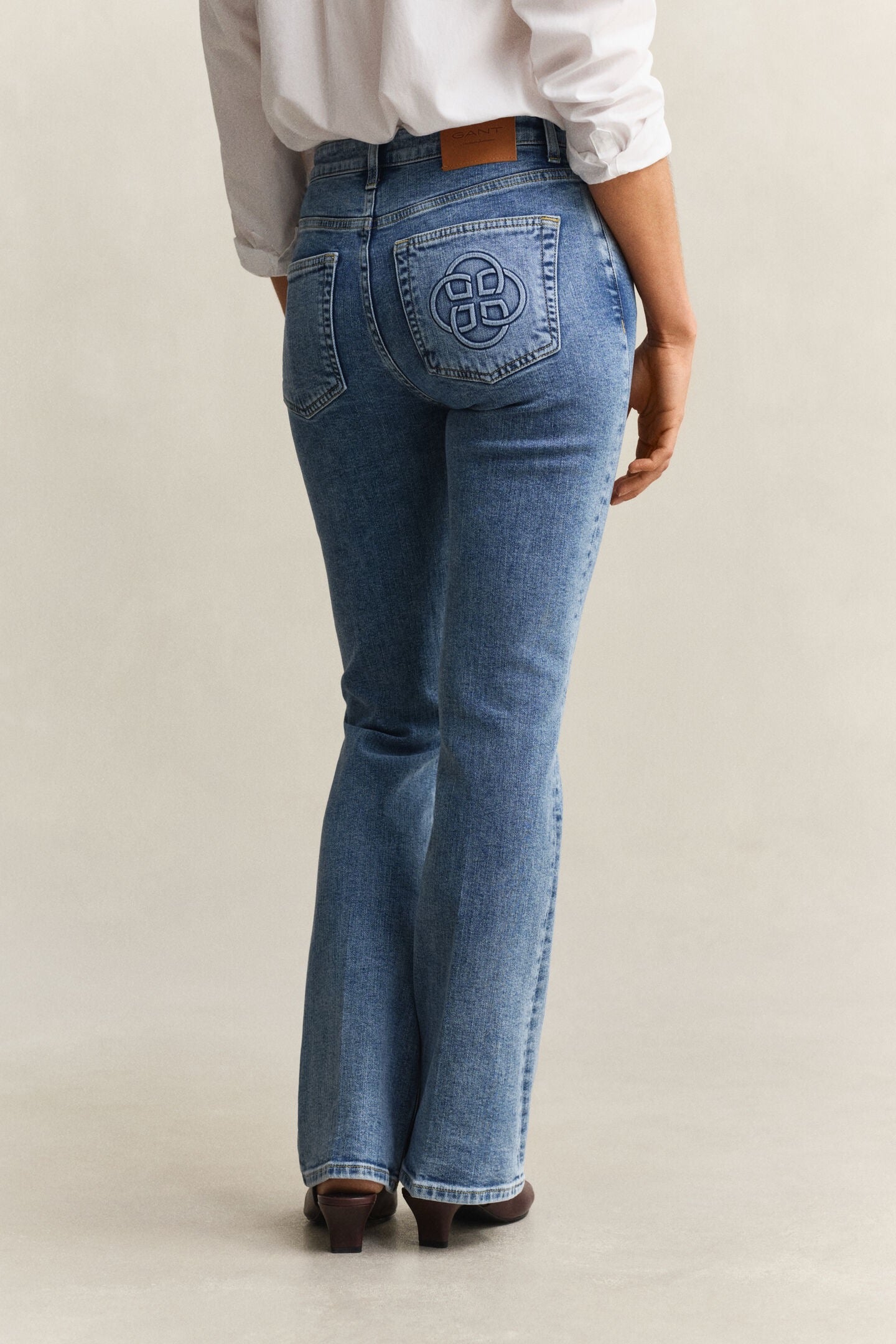 Jeans svasati con motivo Monogram gant